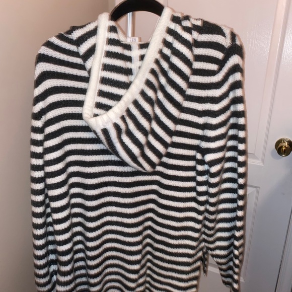 Gap Knit Sweater - Picture 7 of 9